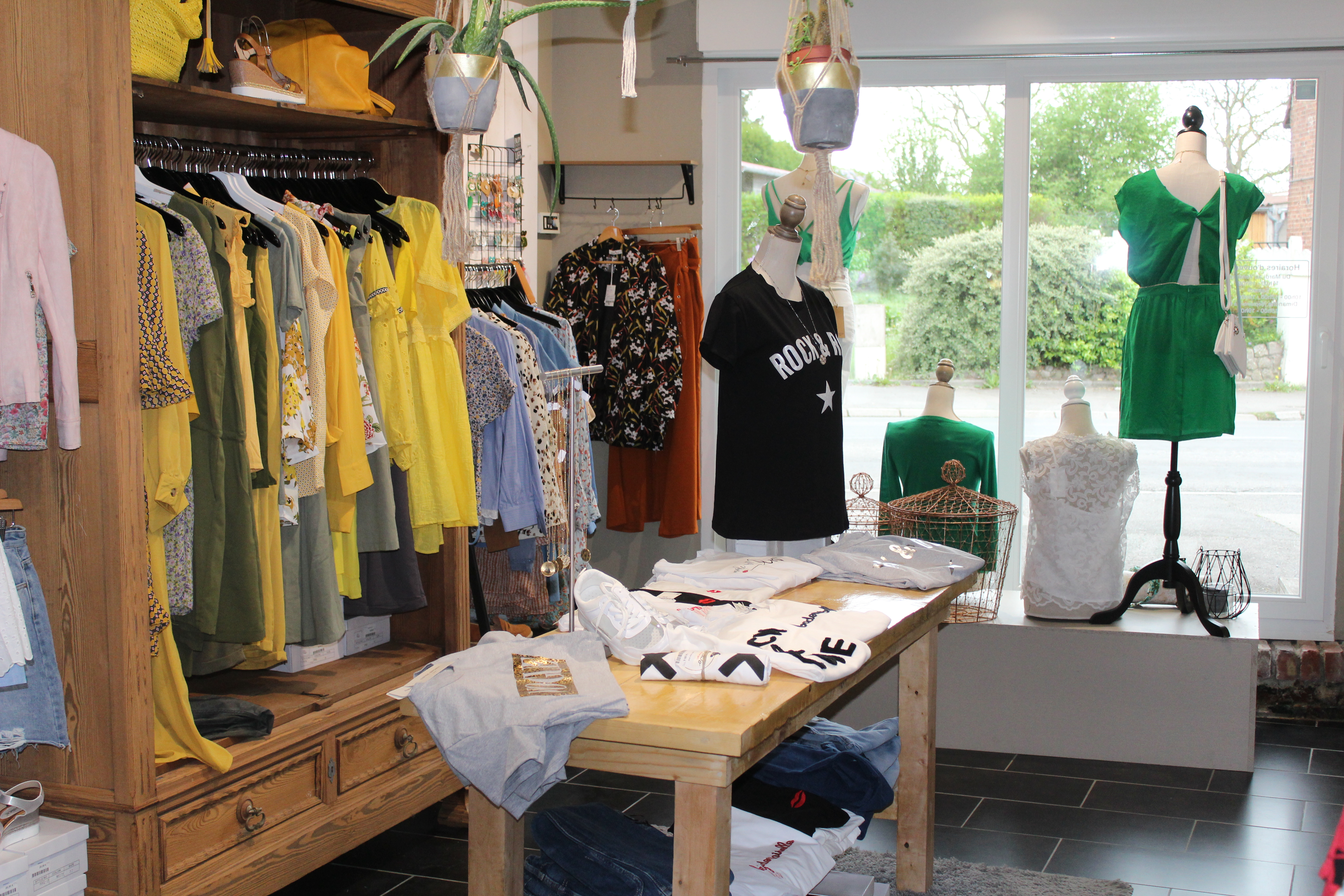 Boutique Femmes à Hinges